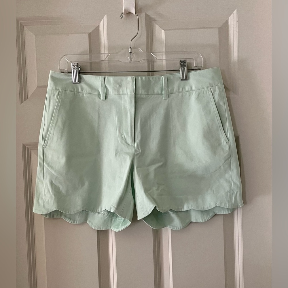 NWOT J.Mclaughlin Stretch Cotton Mid Rise Petal Scallop Hem Shorts size 8 green